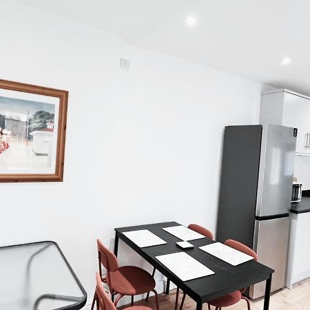 Single Room In Modern House Near 노팅엄 외부 사진