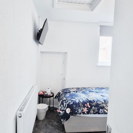 Single Room In Modern House Near 노팅엄 외부 사진