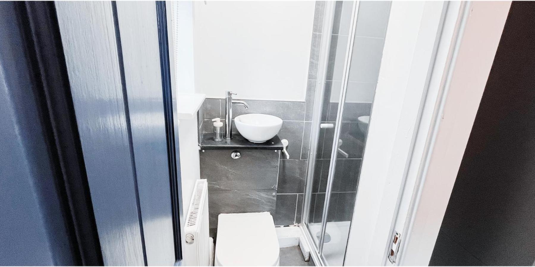 Single Room In Modern House Near 노팅엄 외부 사진