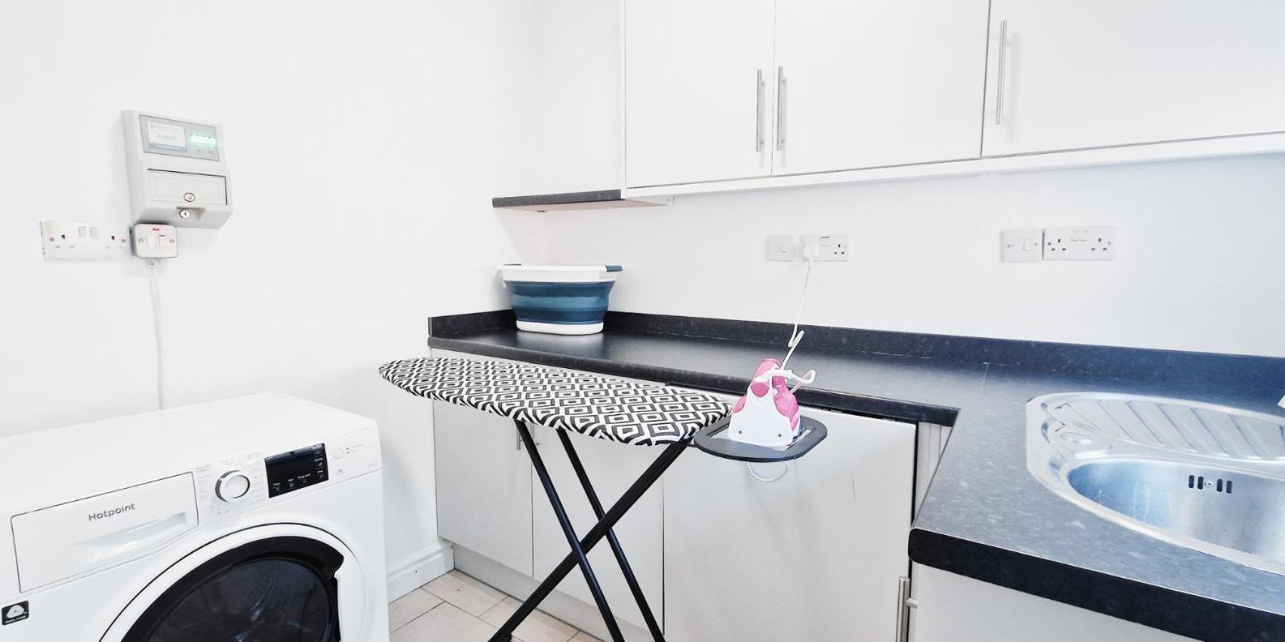 Single Room In Modern House Near 노팅엄 외부 사진