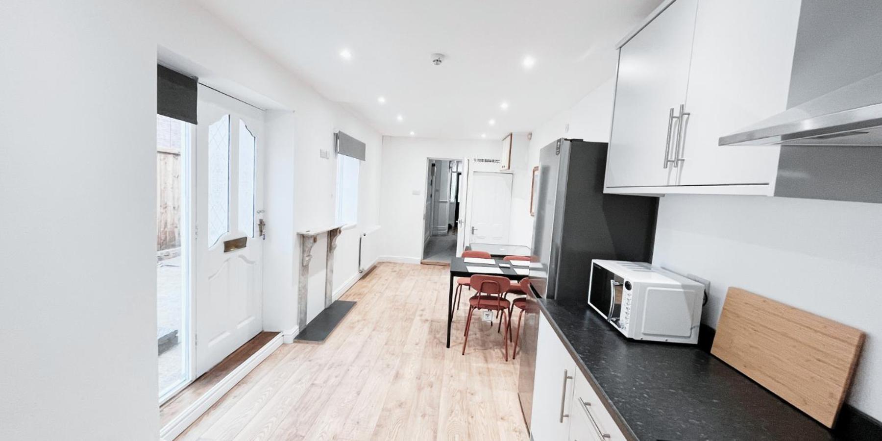 Single Room In Modern House Near 노팅엄 외부 사진