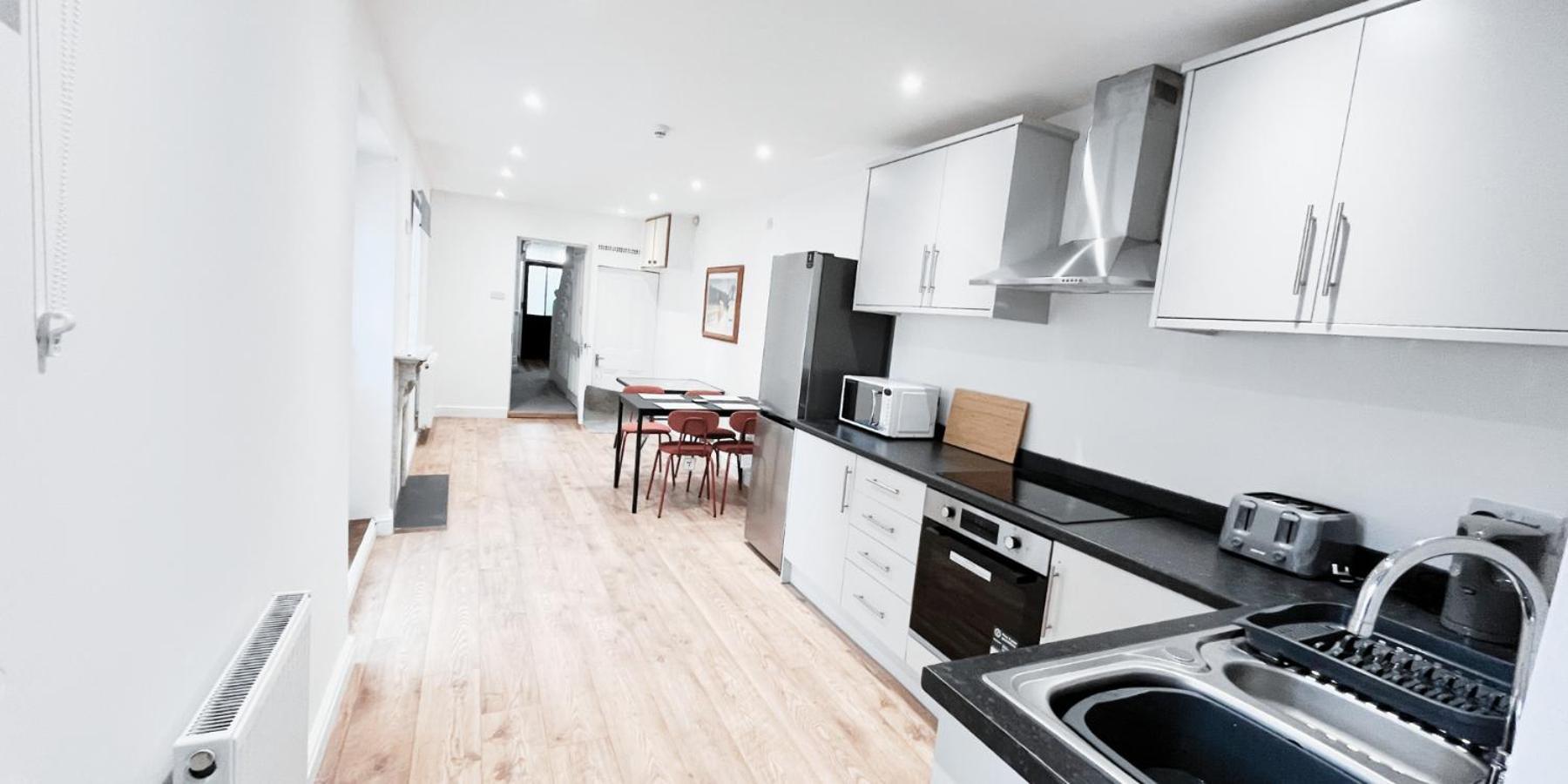 Single Room In Modern House Near 노팅엄 외부 사진