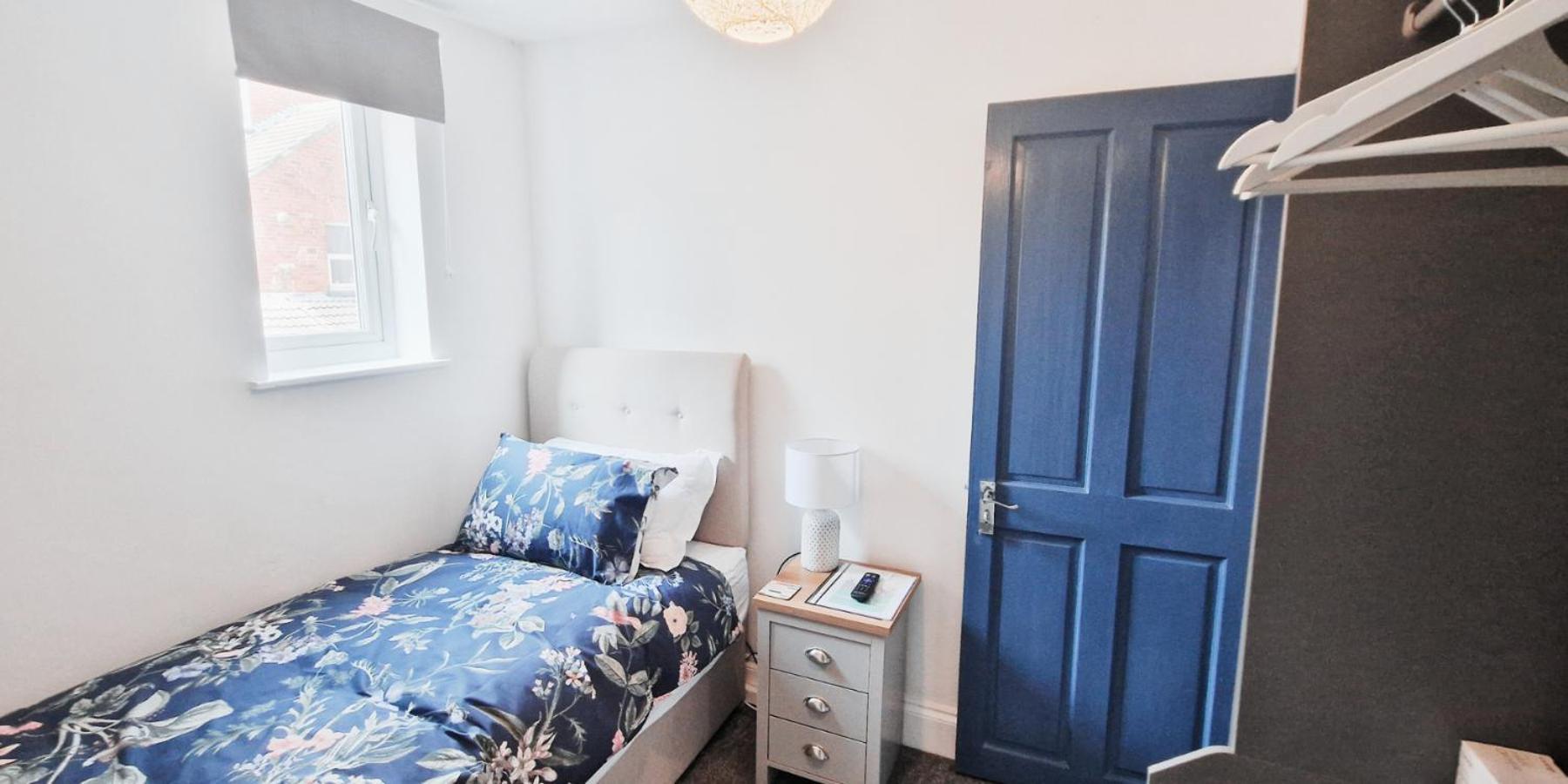 Single Room In Modern House Near 노팅엄 외부 사진