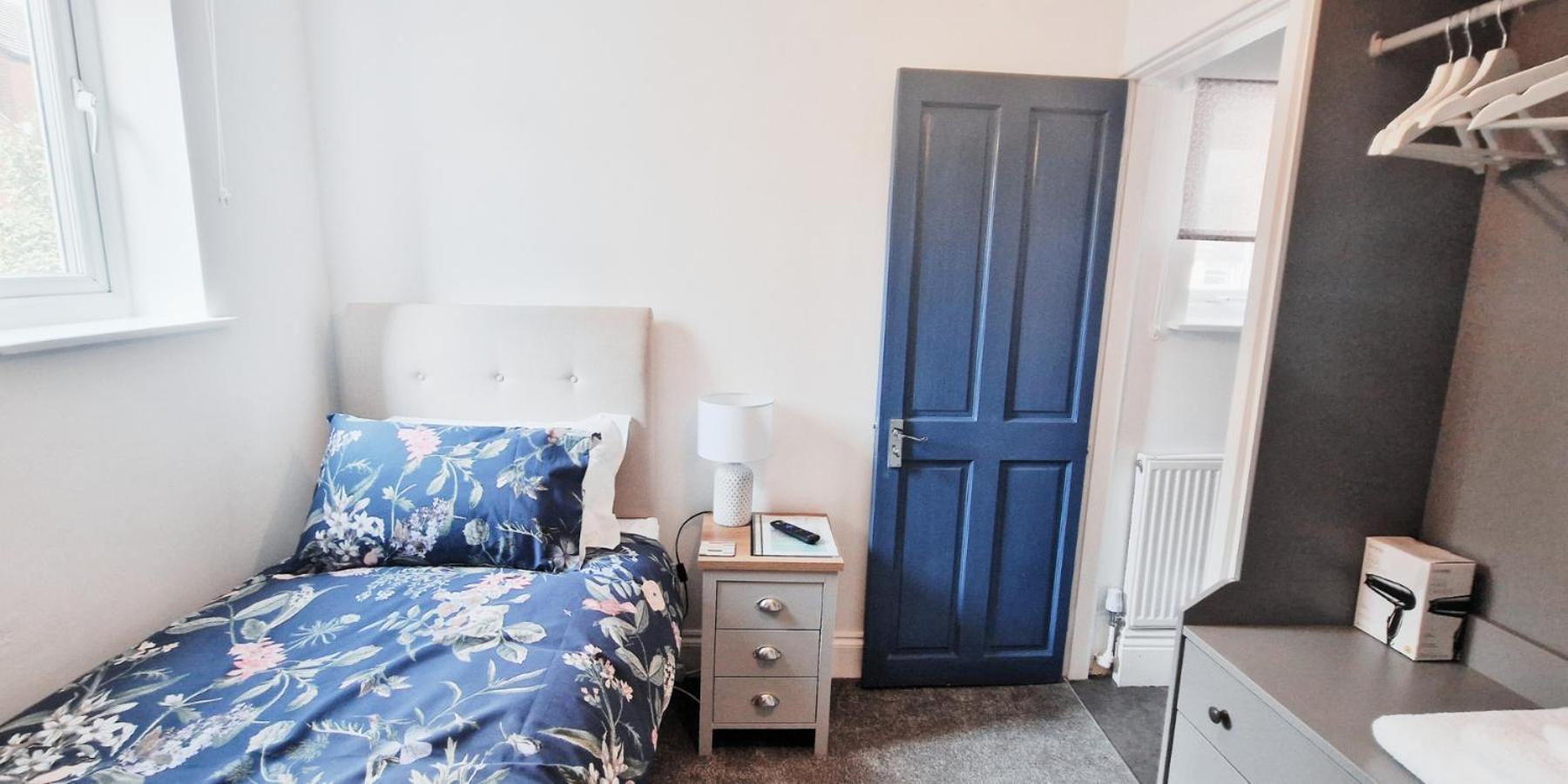 Single Room In Modern House Near 노팅엄 외부 사진