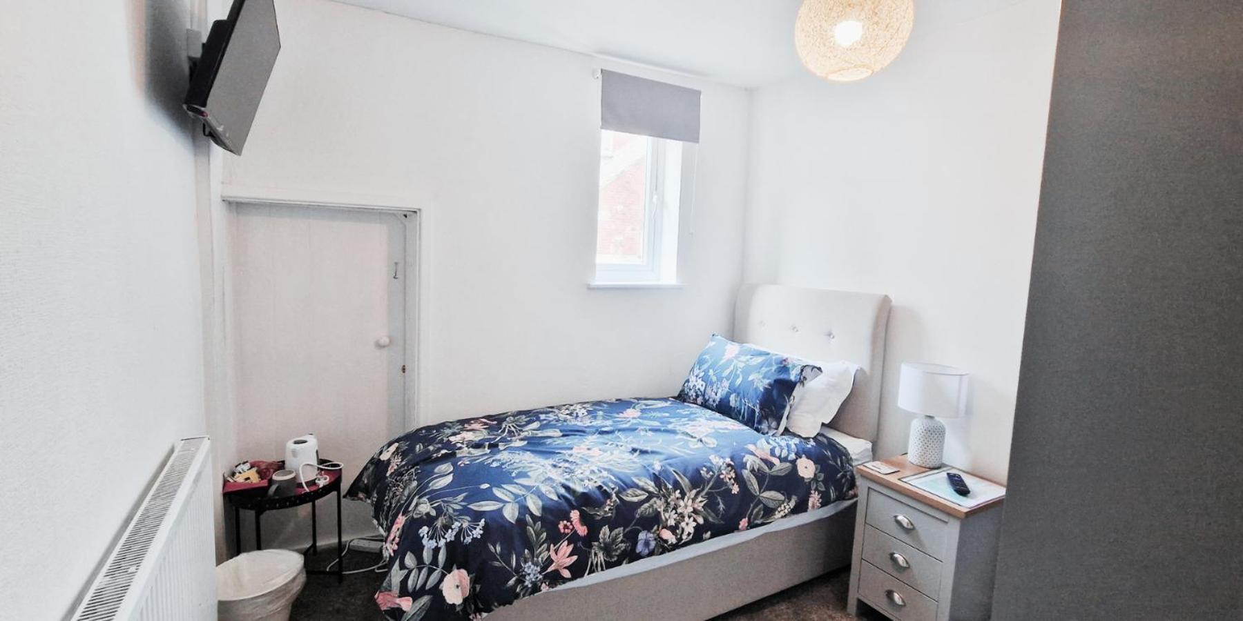 Single Room In Modern House Near 노팅엄 외부 사진