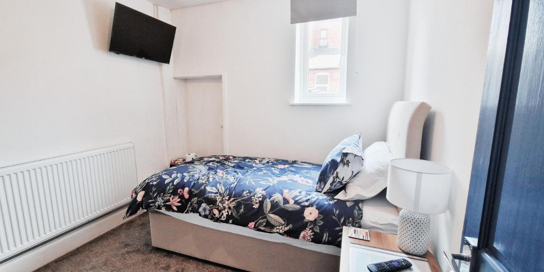 Single Room In Modern House Near 노팅엄 외부 사진